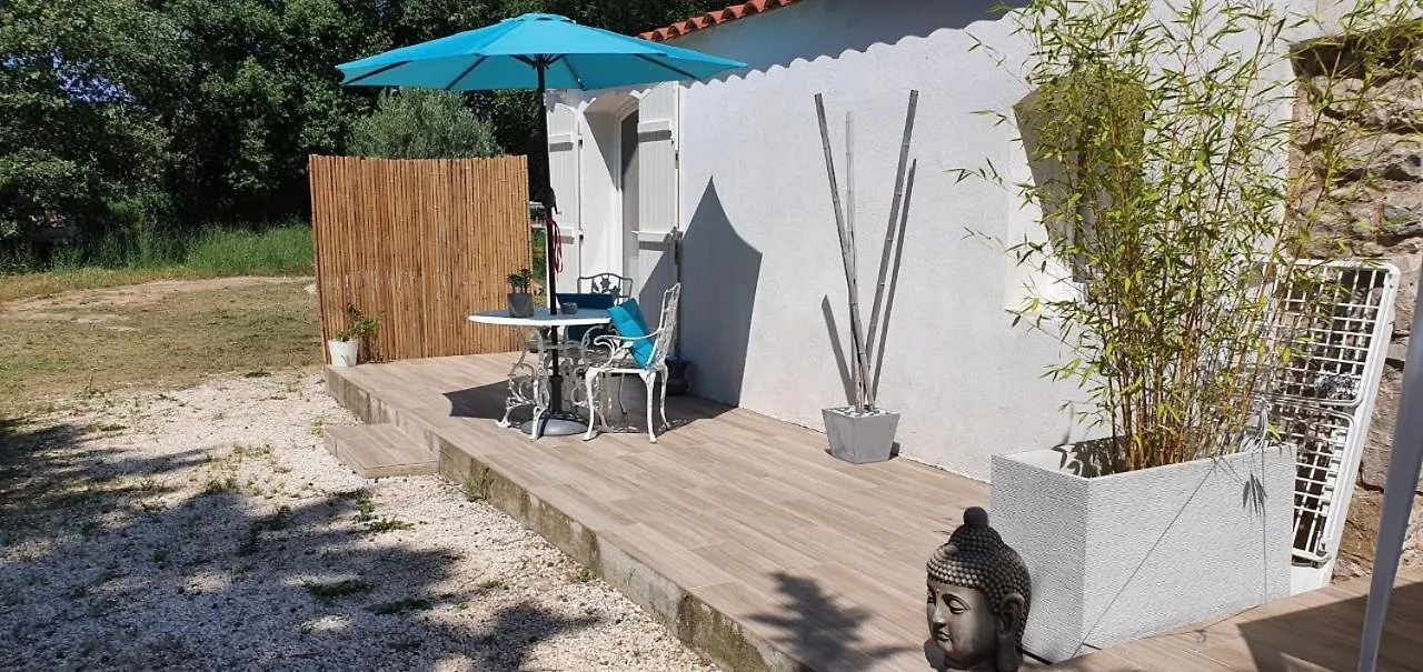 Bed and Breakfast Au Charme de Pépiole à Six-Fours-les-Plages 4*,  France